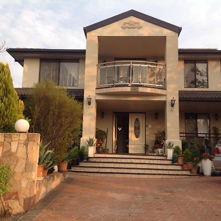 A Home Away From Home Canberra Exterior photo